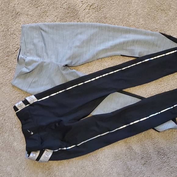 Lot of 2 Nike Leggings - Picture 1 of 4